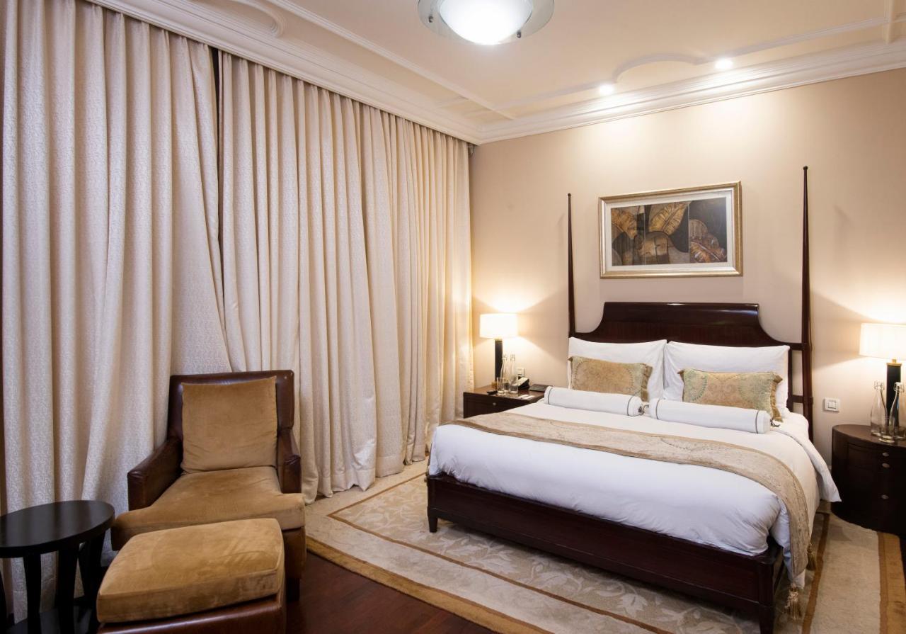 더 클라리지스 뉴 델리 뉴델리 외부 사진 A bedroom at the Taj Mahal Palace