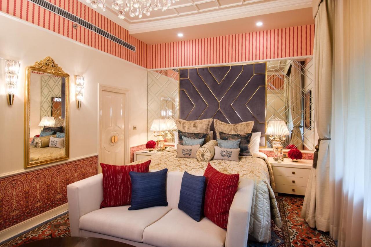더 클라리지스 뉴 델리 뉴델리 외부 사진 A bedroom at the Taj Mahal Palace