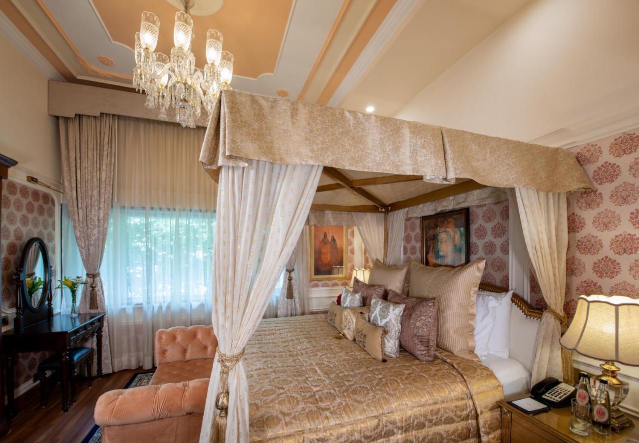 더 클라리지스 뉴 델리 뉴델리 외부 사진 A bedroom at the Imperial Hotel