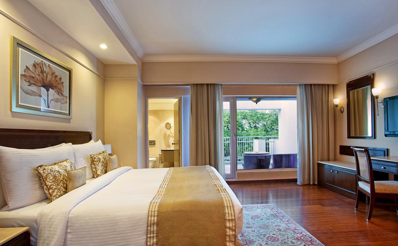 더 클라리지스 뉴 델리 뉴델리 외부 사진 A room at the Taj Bengal