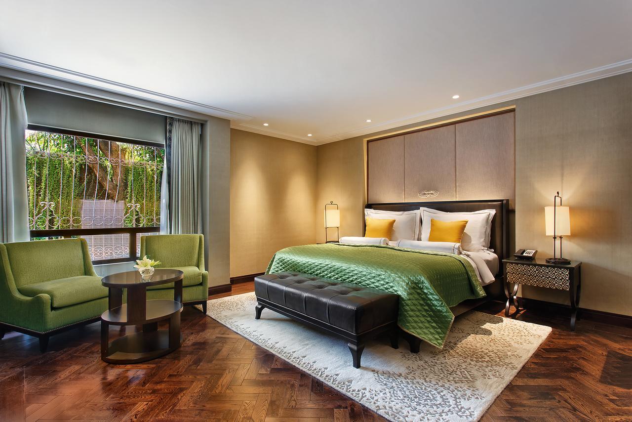 더 클라리지스 뉴 델리 뉴델리 외부 사진 A bedroom at The Oberoi, Mumbai